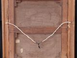 tableau représentant un oiseau, dans un cadre en bois, posé sur un chevalet en bois