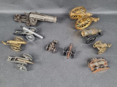 Lot de 10 canons miniatures diverses matières dont métal et …