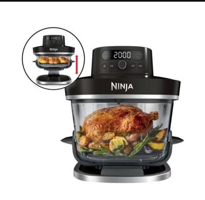 une photo d'un robot ménager contenant un poulet