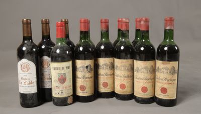 six bouteilles de vin sont alignées sur une table