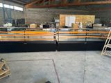 une pièce où se trouvent de nombreuses machines