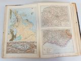 un livre ouvert sur lequel figurent des cartes de l'Europe et de l'Asie