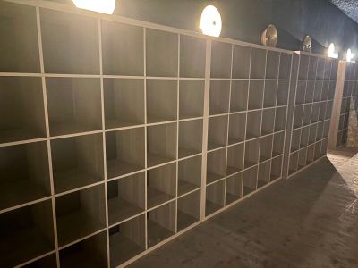 a room that has a bunch of bookshelves in it