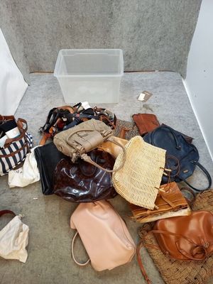 Environ 20 sacs à mains de différentes marques dont Hexagona… - Photo 1