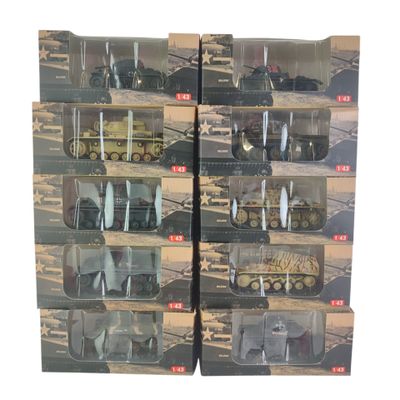 de nombreux véhicules militaires dans la vitrine