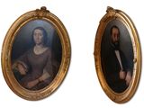 deux portraits d'un homme et d'une femme dans un cadre doré