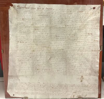 une feuille de papier sur laquelle on peut écrire, posée sur une table