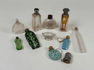 Collection de 9 flacons à sel en verre ou cristal, certains … - Photo 1