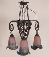 Lustre en fer forgé à trois lumières et tulipes en verre mar… (photo 5)