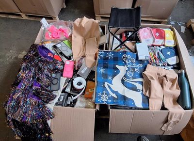 10151-46 / 1 palette de 170 kg de mix (siège pliable, housses de couss