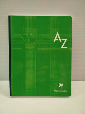 Le livre est vert, avec des lettres blanches, et une couverture noire