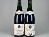 deux bouteilles de vin posées l'une à côté de l'autre sur une table
