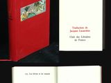 un livre rouge sur lequel figure l'image d'un chien
