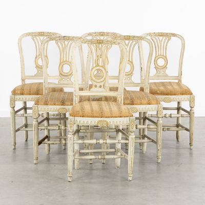 lot de six chaises de salle à manger peintes à la française, avec assise en osier
