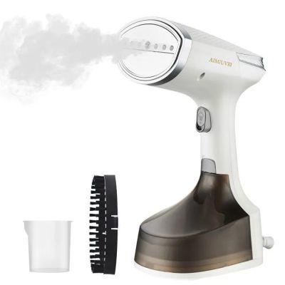 une image représentant un sèche-cheveux, une brosse à cheveux et un peigne