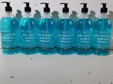 six bouteilles contenant un liquide bleu posées sur un comptoir