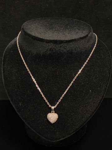 Chaine de cou en or gris 18 carats 750 millièmes et pendentif cœu...