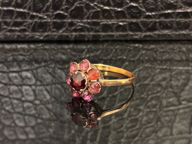 Bague marquise en or 18 carats 750 millièmes (test acide probant)...
