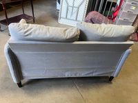 Canapé tissu gris clair moderne (133x85xH. (photo 2)