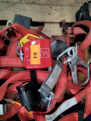7 Harnais de sécurité avec stop-chute. - Photo 1