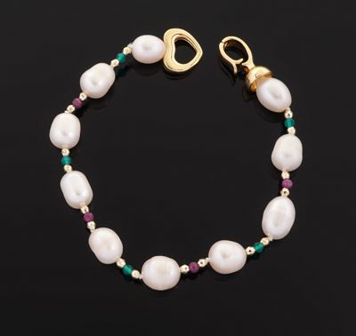 a white pearl bracelet with emerald and gold beads