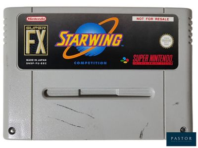 un gros plan d'une cartouche de jeu Nintendo portant le logo Starwing