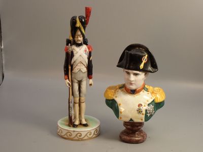 Porcelaine peinte - Empire - grenadier 150 mm (hauteur total…