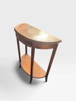 Petite console en demi-lune en noyer et incrustation de bois… (photo 3)