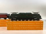 two model trains sitting on top of each other
