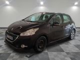 la photo d'une voiture marron garée dans un garage