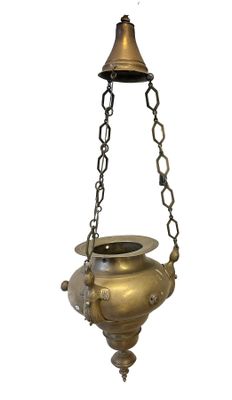 Lampe de sanctuaire en laiton à décor en haut-relief d'anges…