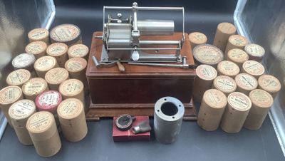 a machine that is sitting on top of a table