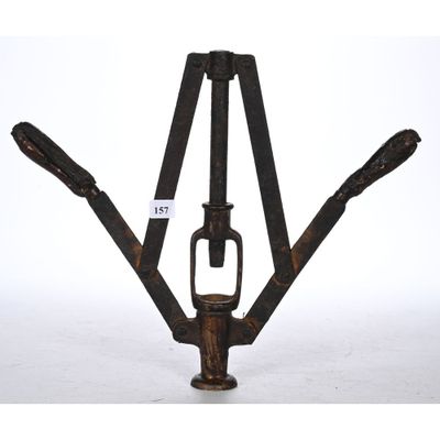 EMBOUCHOIR en fer. Travail d’Art Populaire.