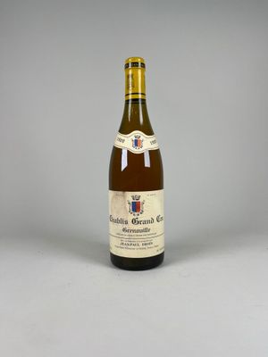 l'image d'une bouteille de vin posée sur une table