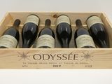 six bouteilles de vin rouge dans un coffret en bois