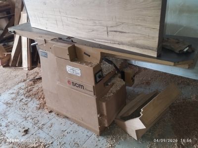 a box that is sitting on the ground next to a box