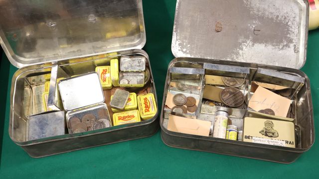 Lot de monnaies diverses anciennes (2 boîtes) 