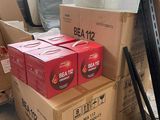 plusieurs boîtes empilées les unes sur les autres