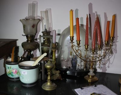 Candélabre + Globe en verre de pendule + figurines en biscui… - Photo 1