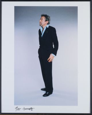 Tony FRANK (1945-) "Gainsbourg en costard de profil, Paris 1…