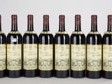 six bouteilles de vin rouge alignées