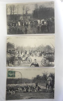 deux vieilles photos en noir et blanc représentant des chevaux et des calèches dans un parc
