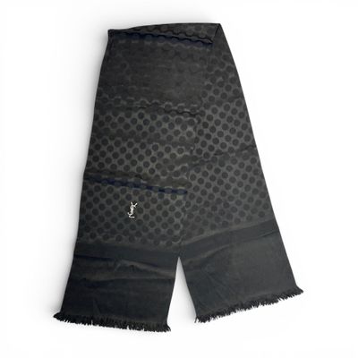 YVES SAINT-LAURENT Écharpe en soie noire à décor de pastille… - Photo 1