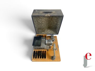 a small electronic device that is sitting on top of a table