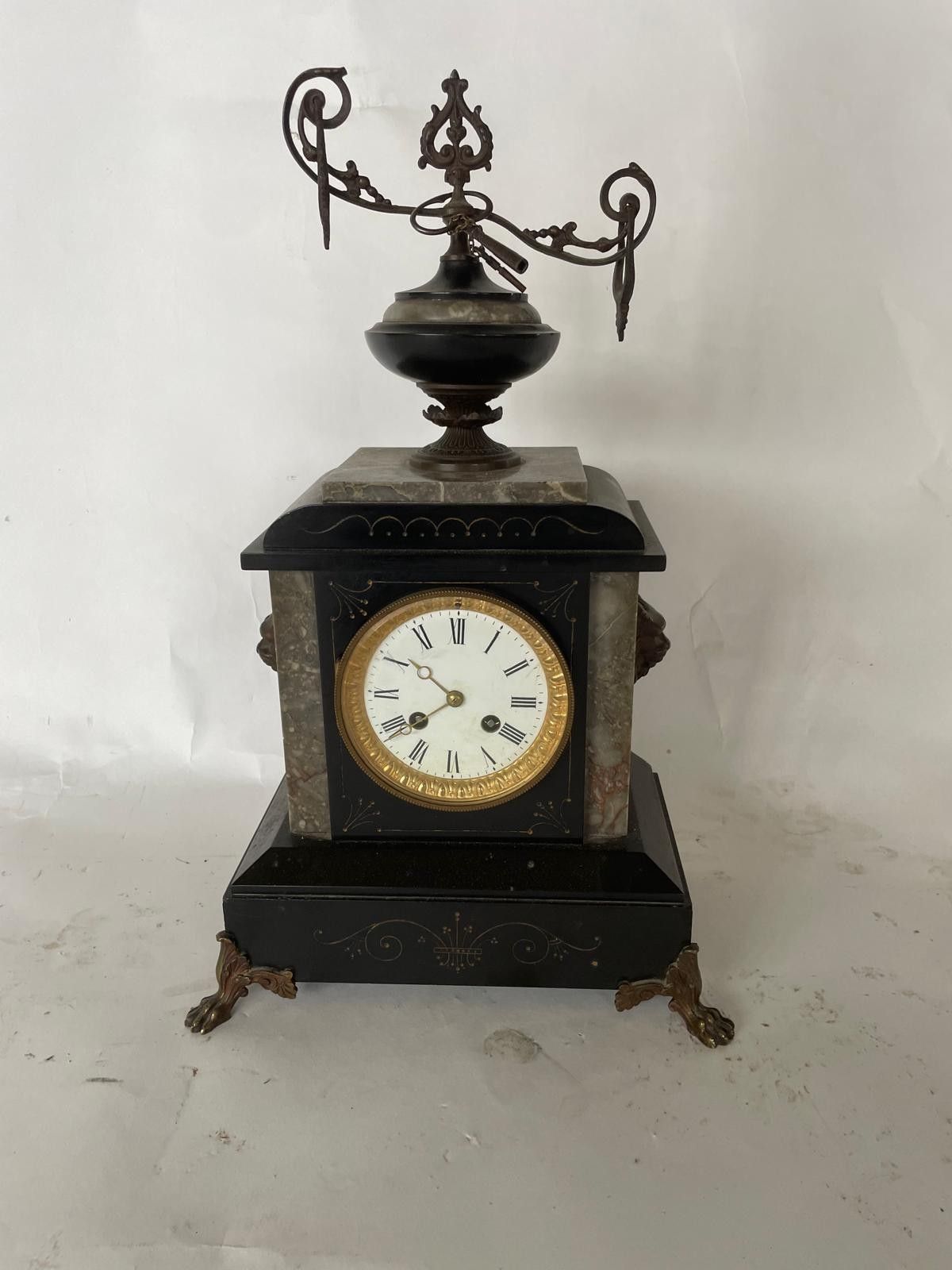 Objets d'art & Curiosités