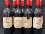 six bouteilles de vin rouge alignées sur une table