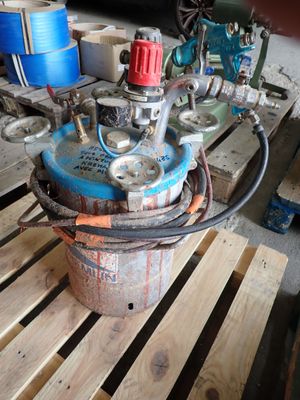 a picture of a machine that is sitting on a pallet