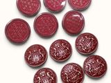 six boutons en céramique rouge ornés d'un motif représentant des lions