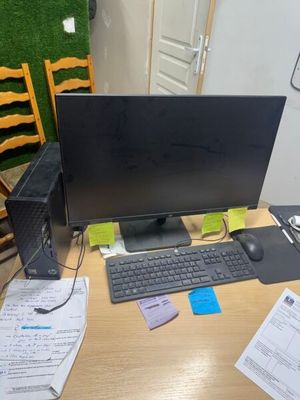 1 écran VIEWSONIC 1 unité centrale HP RYZEN 3