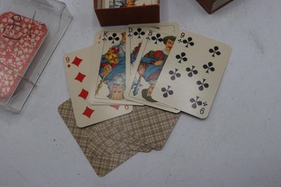 Deux jeux de 24/24 cartes dont : Karty Lakierrowane DO Gry ;…